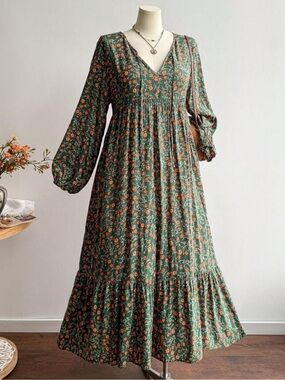Rusttydustty Floral Long Sleeve Maxi‎ Dress in Dark Green and Coral. Size 4 XL.